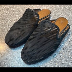 Frye Gwen perforated leather mules in black, sz 7
